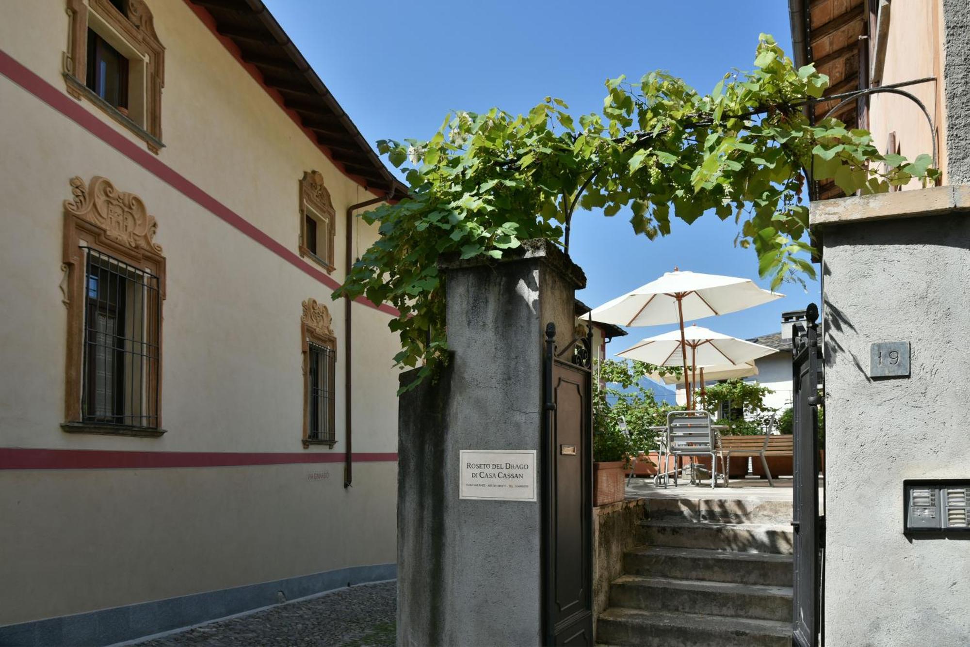 Willa Piano Nobile Al Roseto Del Drago San Bernardo  Zewnętrze zdjęcie