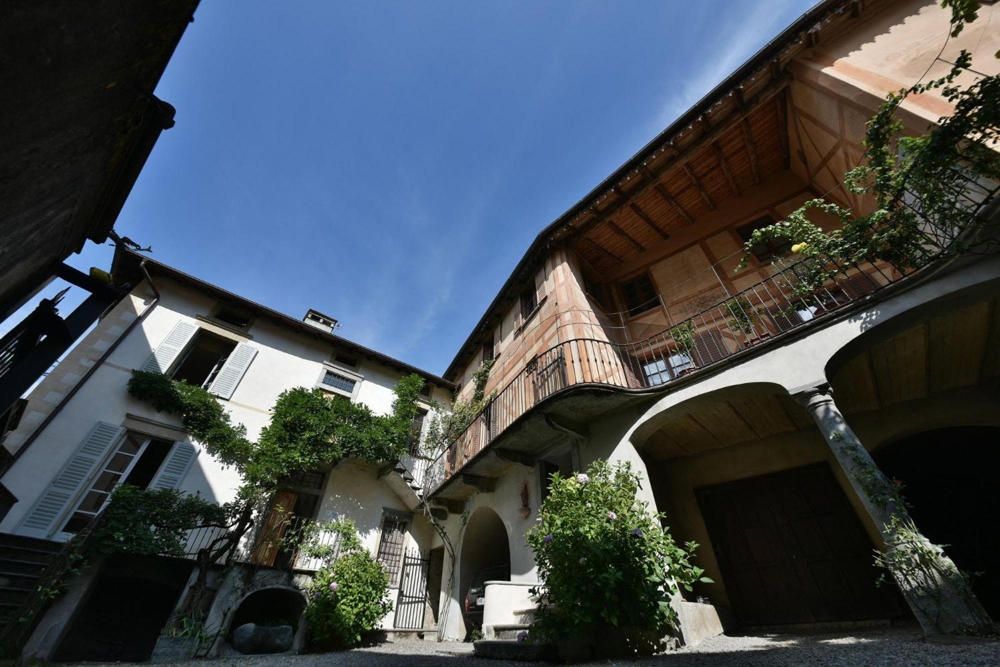 Willa Piano Nobile Al Roseto Del Drago San Bernardo  Zewnętrze zdjęcie