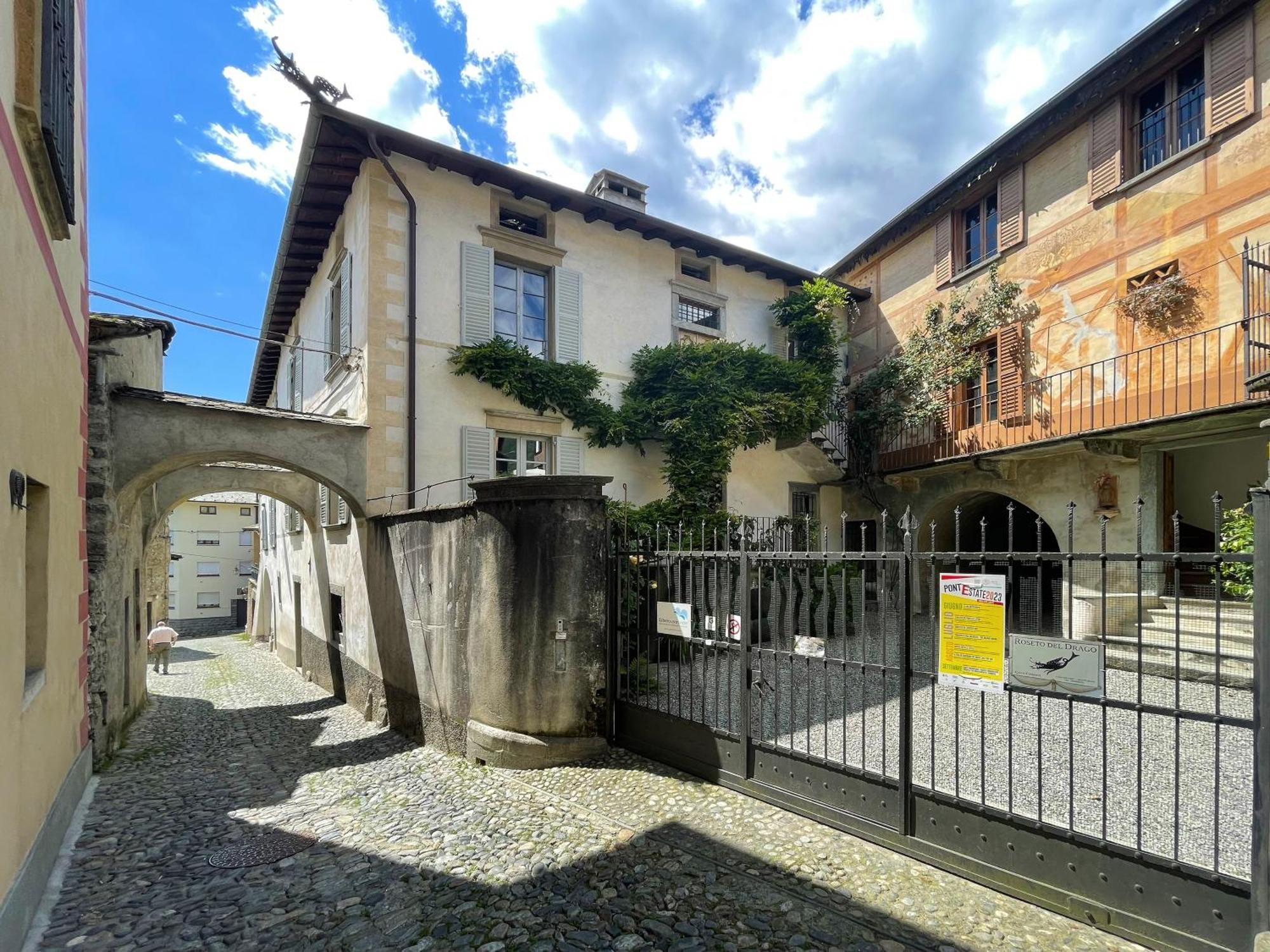 Willa Piano Nobile Al Roseto Del Drago San Bernardo  Zewnętrze zdjęcie